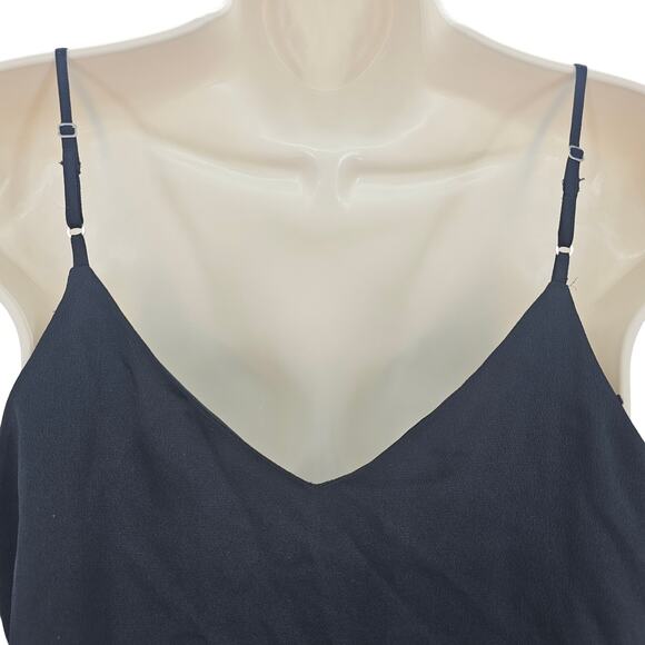 Banana Republic Womans size XS Petite The perfect Cami in Black V-neck Lined - Picture 4 of 7